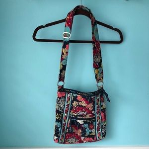 Super cute Vera Bradley cross body bag❤️